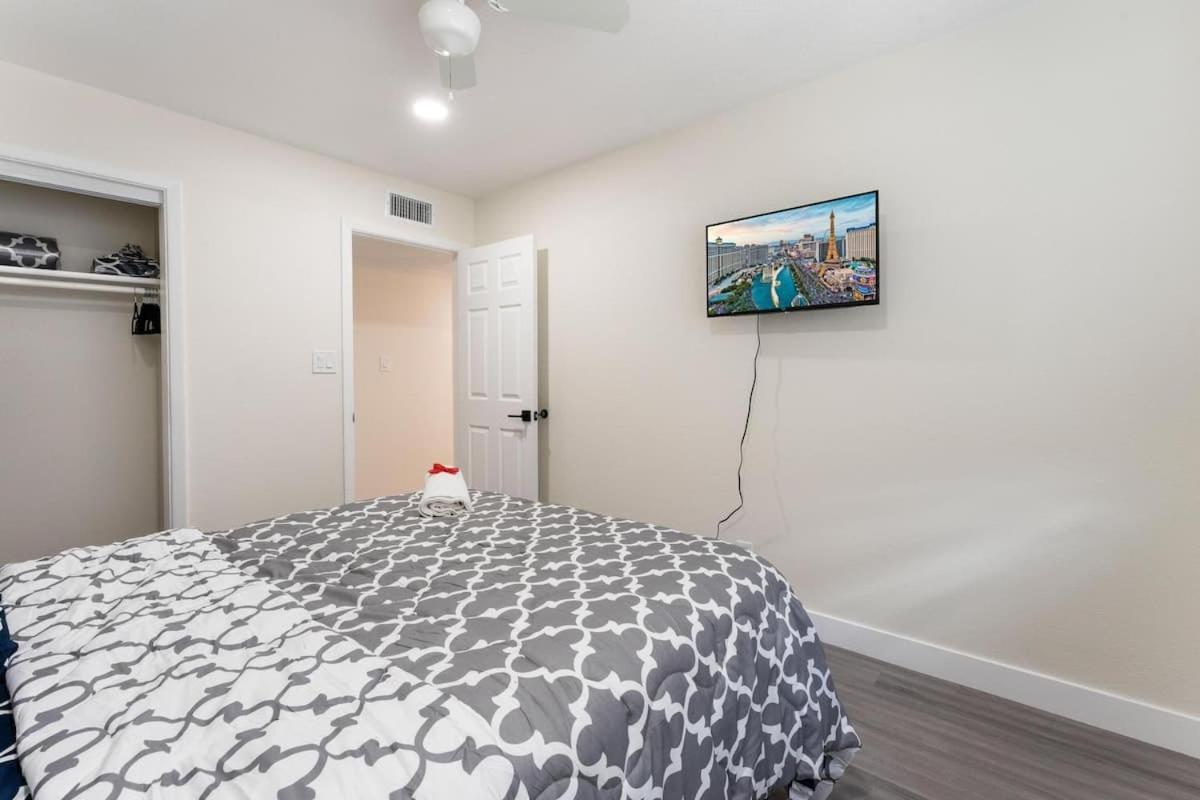 Exclusive Designer With Strip Views And Pool Las Vegas