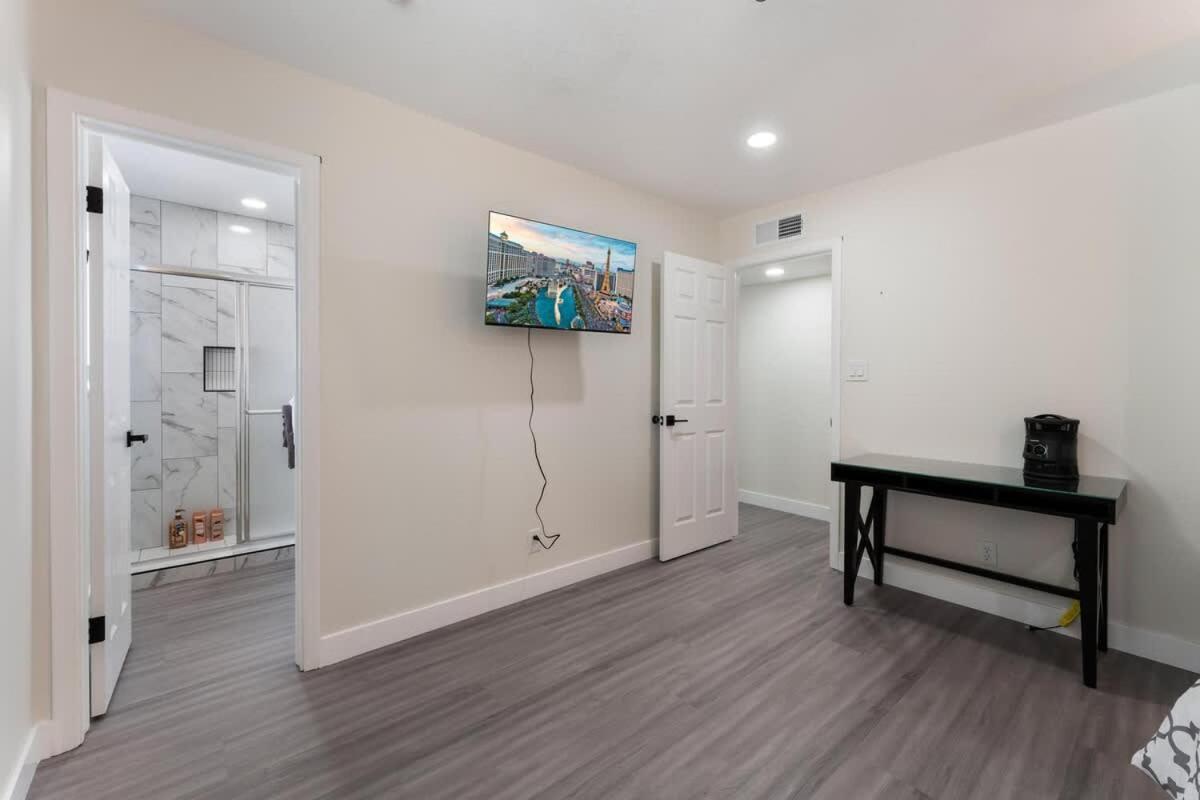 Exclusive Designer With Strip Views And Pool