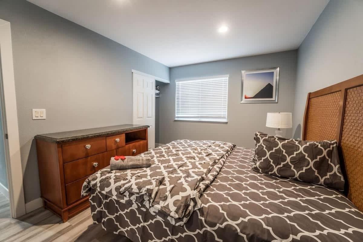 Luxury Living Just Steps From The Strip Holiday home *