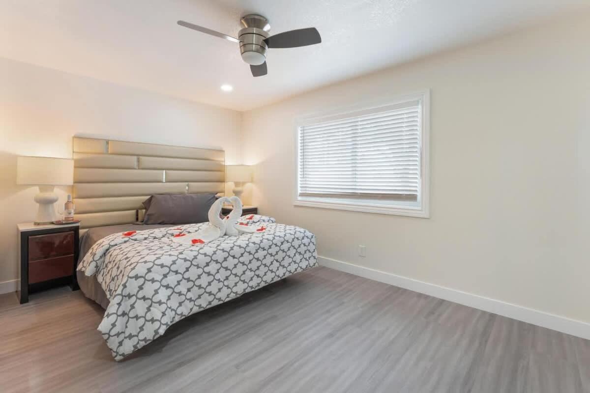 Exclusive Designer With Strip Views And Pool Las Vegas