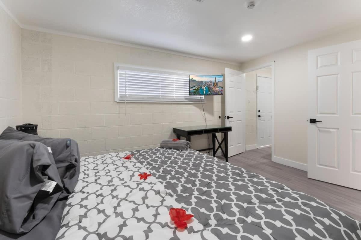 Exclusive Designer With Strip Views And Pool Villa Las Vegas