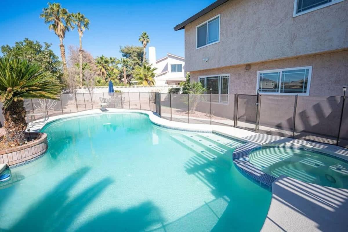 Vibrant Vegas Getaway W Pool Close To The Strip *