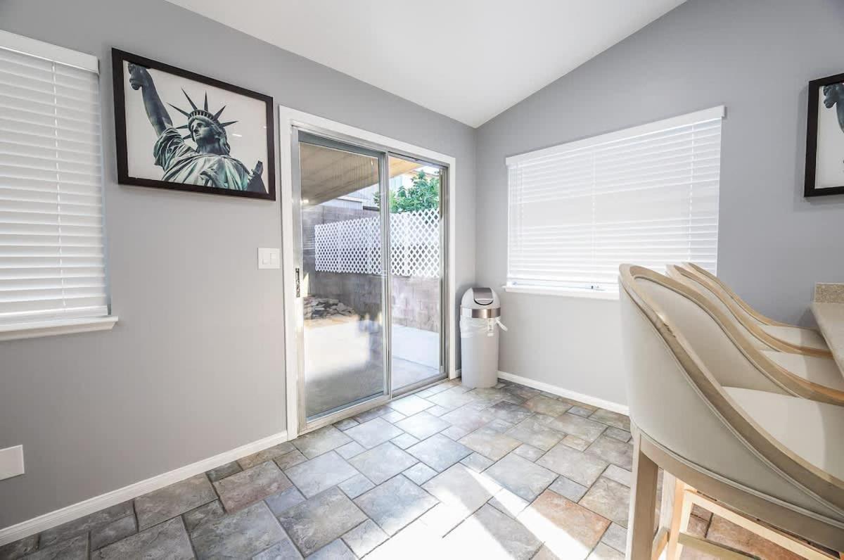 Bright & Stylish House W Pool Game Near The Strip