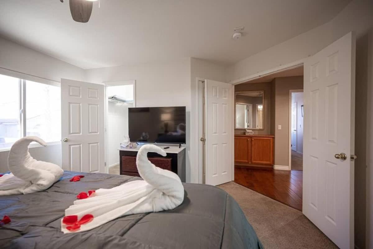 Modern Luxury Vegas Style Near The Strip Holiday home
