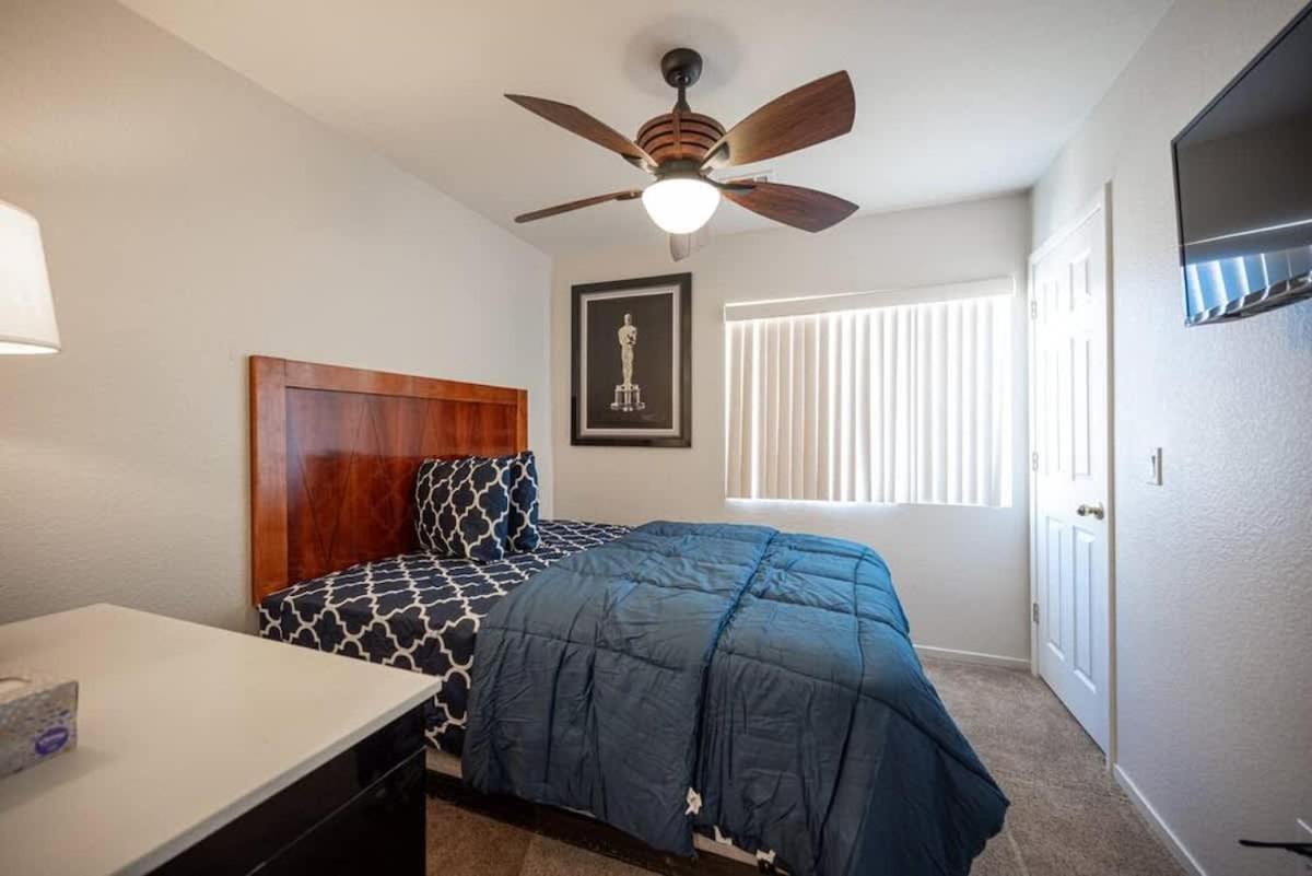 Modern Luxury Vegas Style Near The Strip Holiday home *