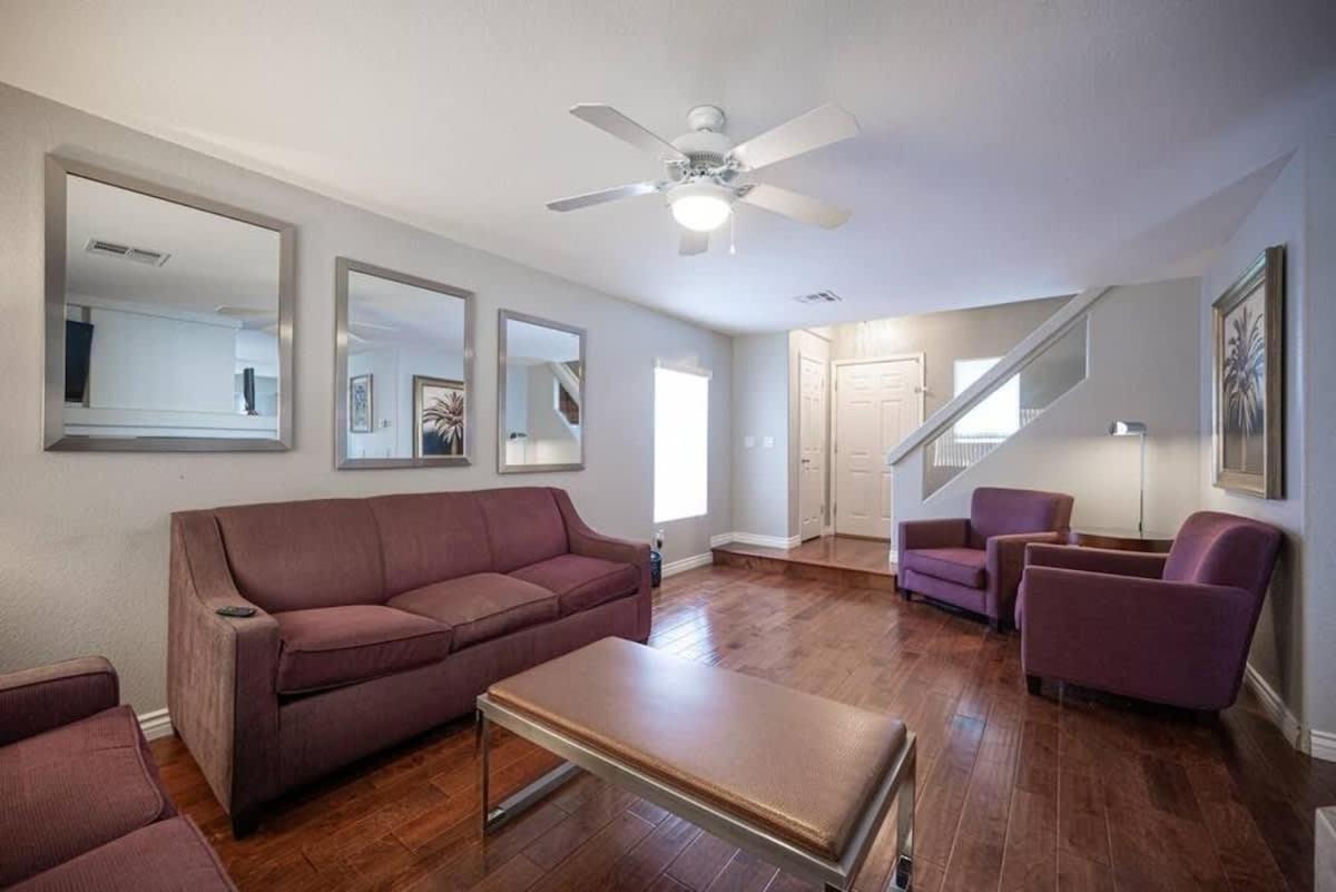 Modern Luxury Vegas Style Near The Strip Holiday home *