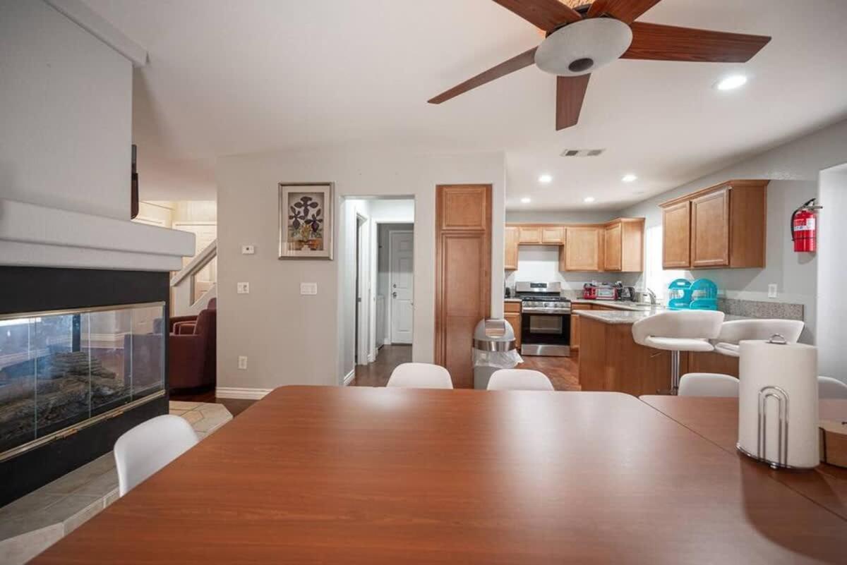 Modern Luxury Vegas Style Near The Strip Holiday home *