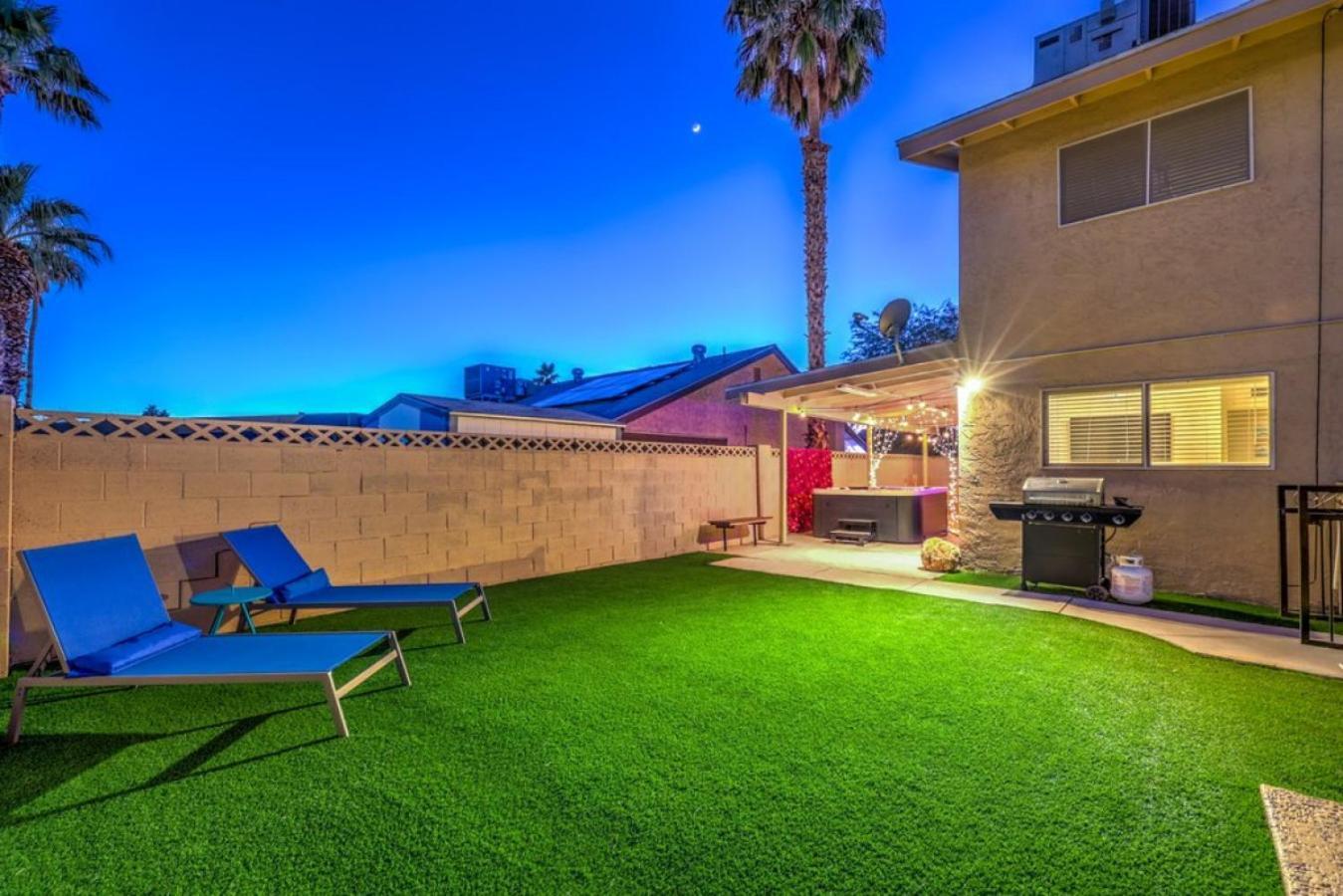 Oasis Near Strip Pool Jacuzzi Deck Poker Holiday home Las Vegas