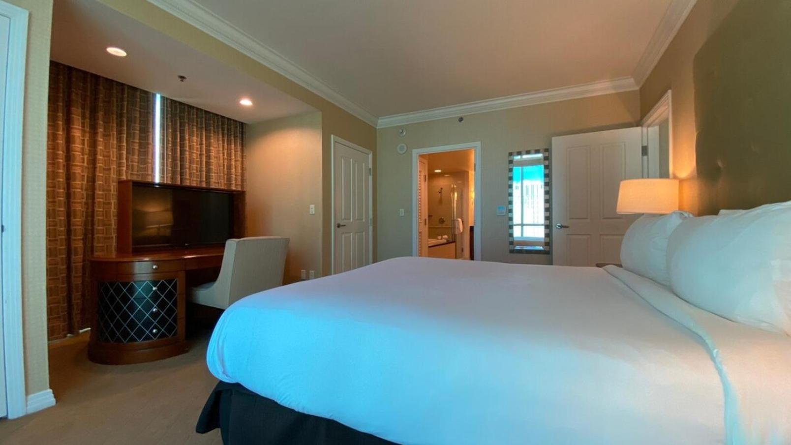 Mgm 1 Bedroom Balcony And Or Luxury Holiday home