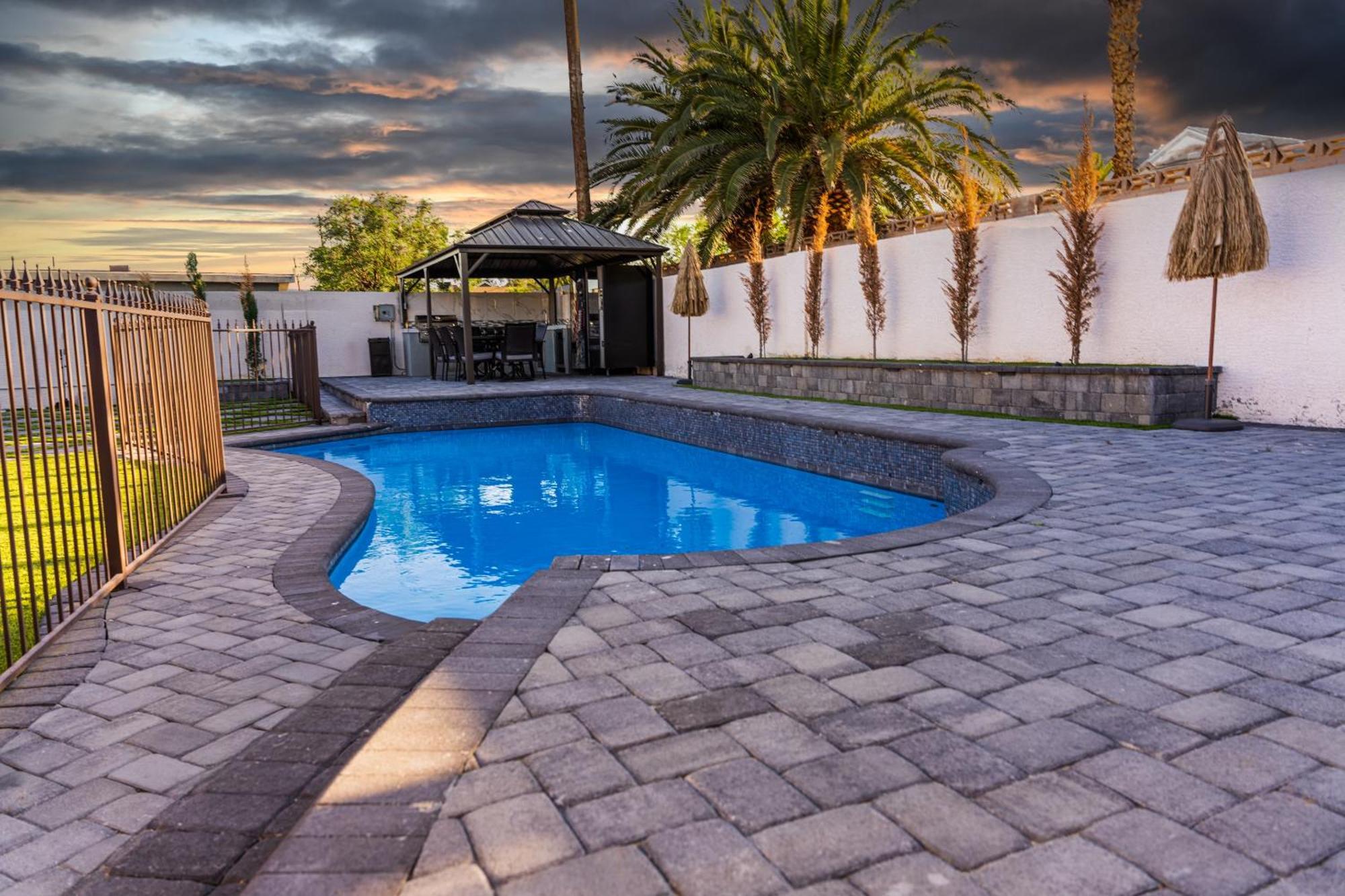 Beautiful And Cozy Family House Pool And Barbecue