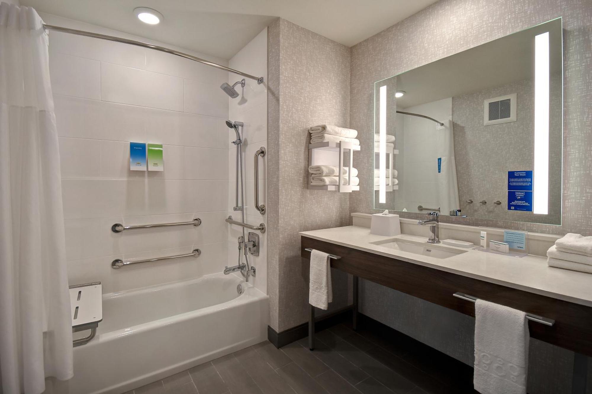 Hotel Hampton & Vegas Convention Center - No Fee 3*