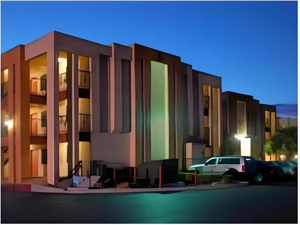 Nellis At Main Gate Hotel 2*