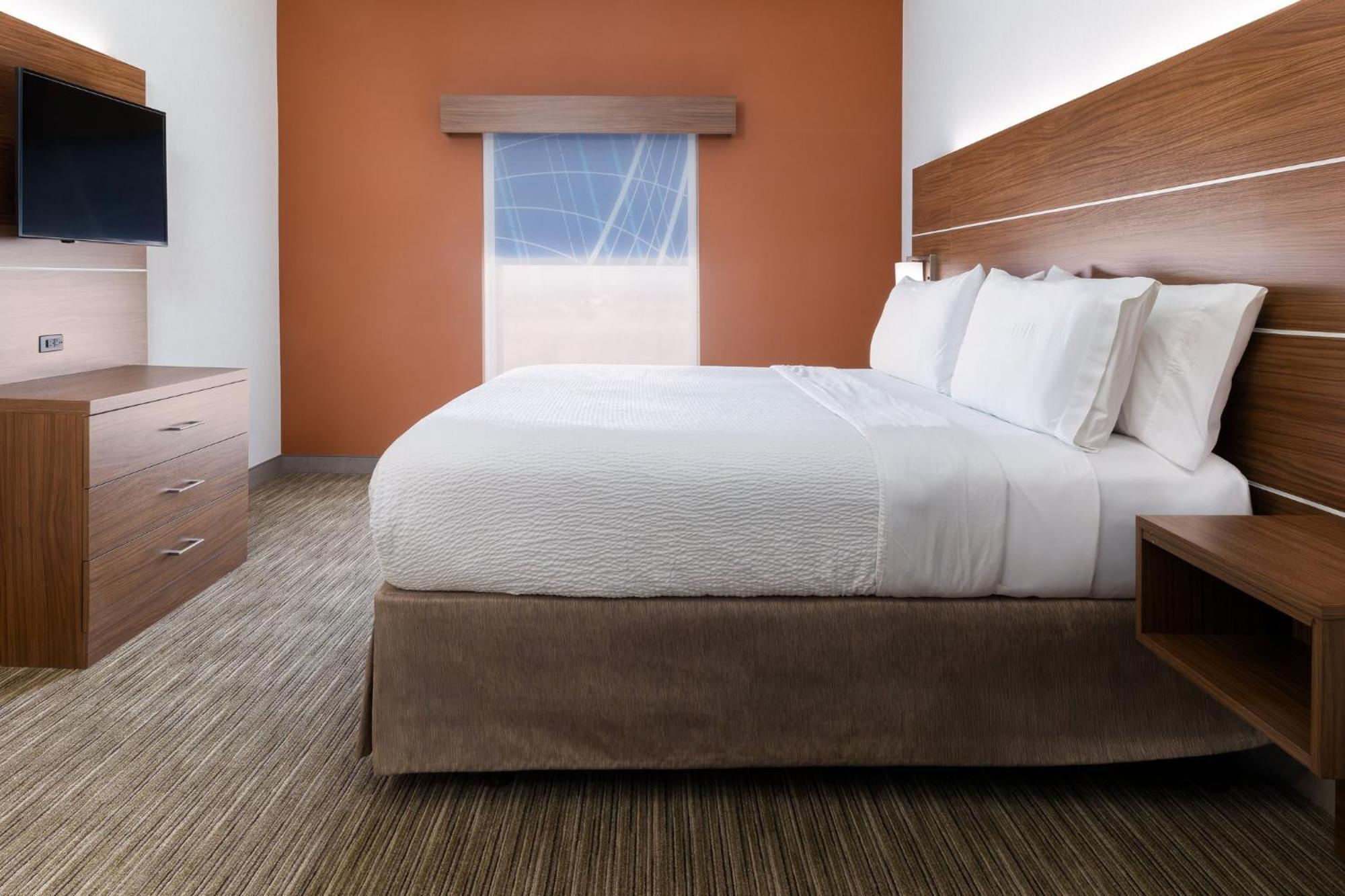 Hotel Express & Vegas Sw Springvalley By Ihg