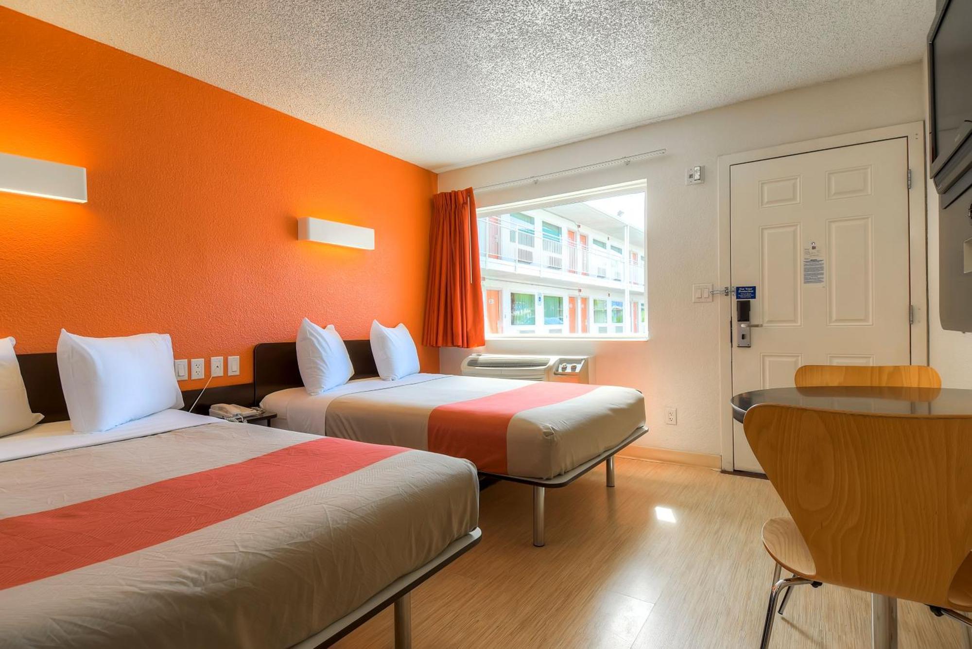 Tropicana By Townhouse Hotel 2*