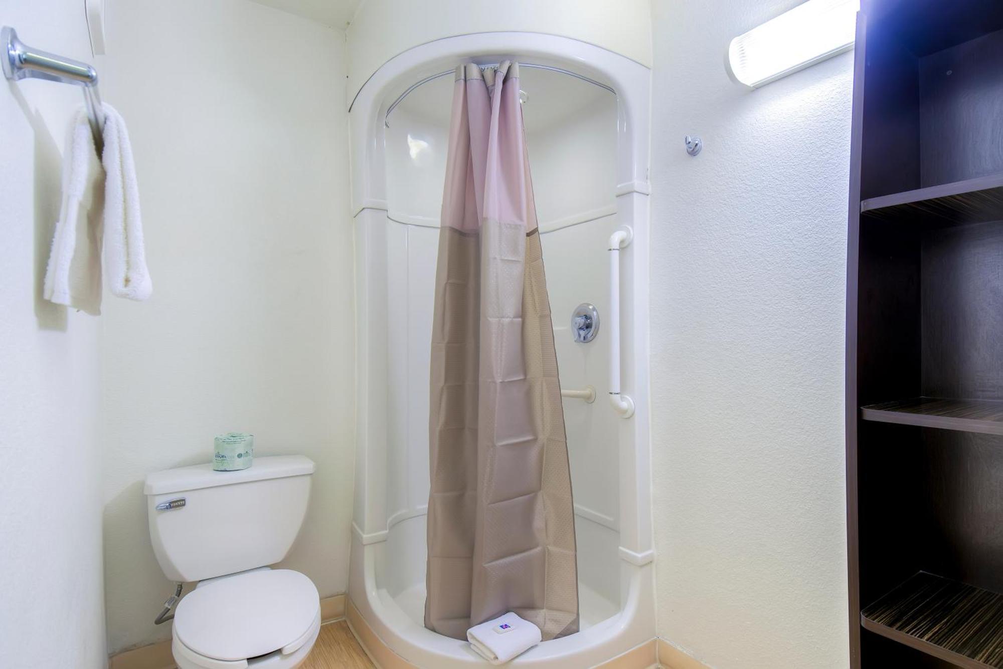 Tropicana By Townhouse Hotel