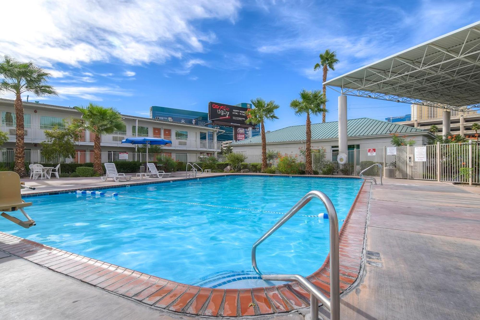 Tropicana By Townhouse Hotel 2*