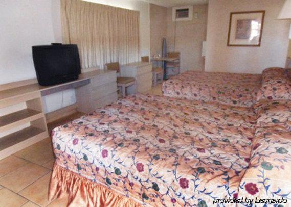 Rodeway Hotel 2*
