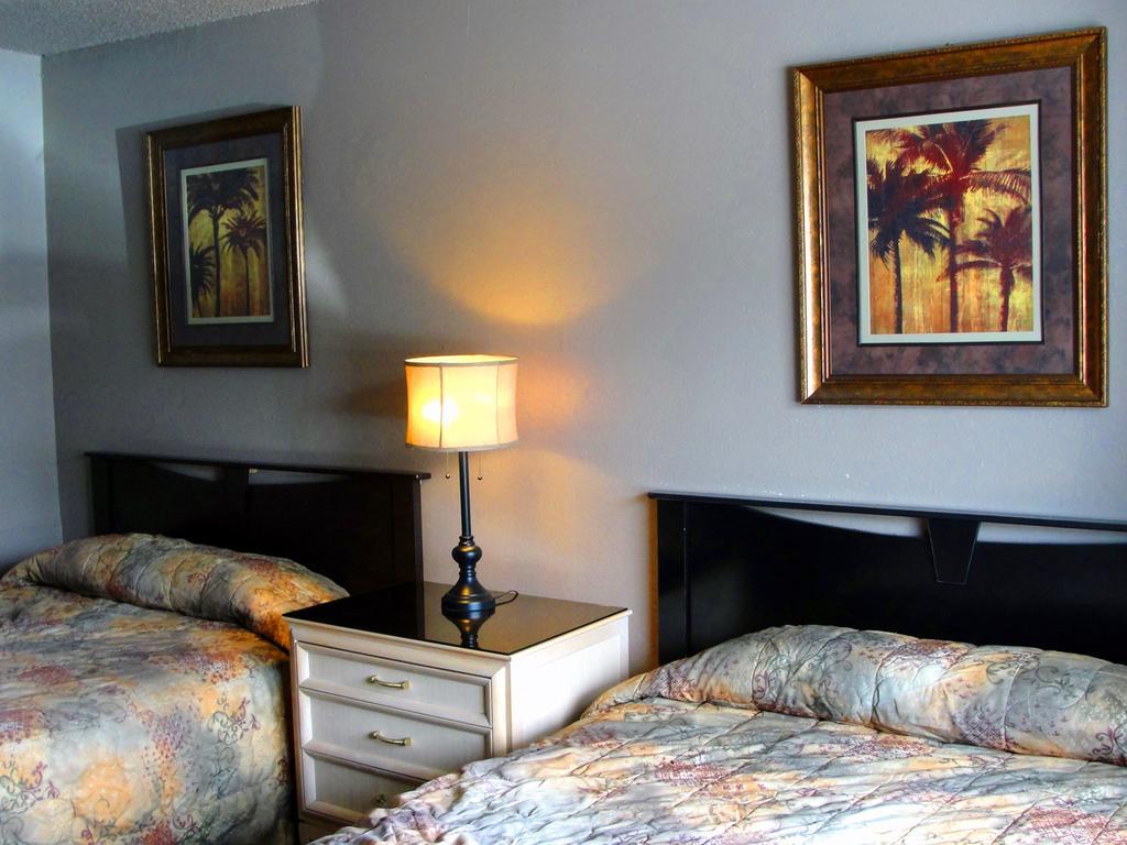 Motel 8 *