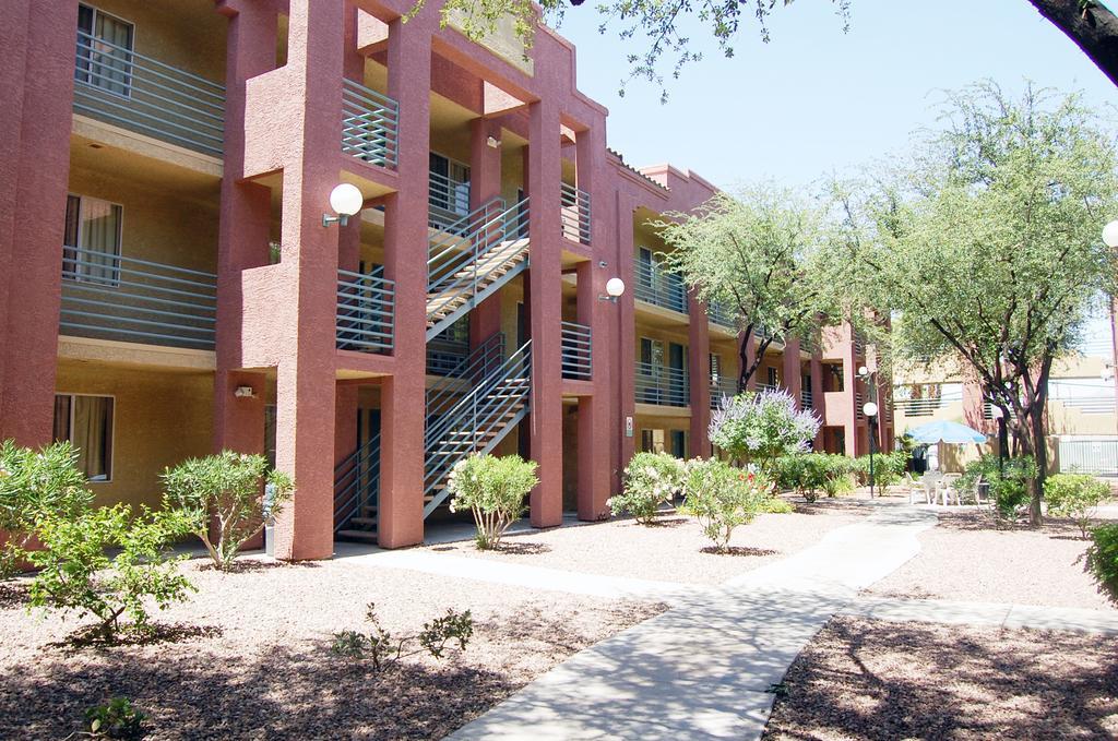 Crossland Economy - Vegas - Boulder Highway Aparthotel 2*