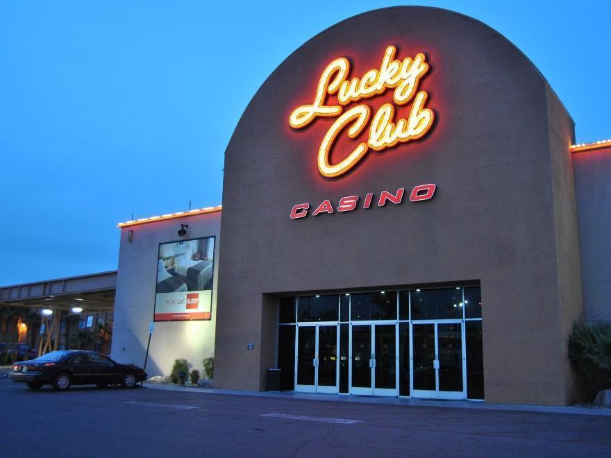 Lucky Club Casino & 2*