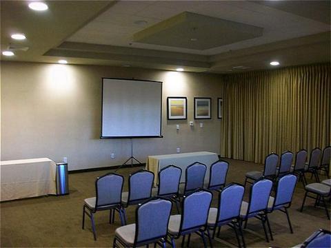 Hotel Express & Vegas Sw Springvalley By Ihg 3*
