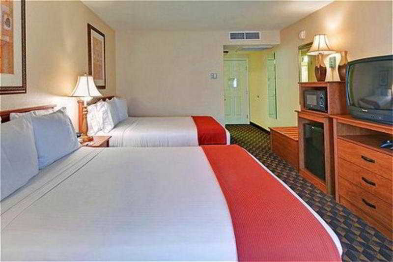 Express Vegas-nellis By Ihg Hotel Las Vegas