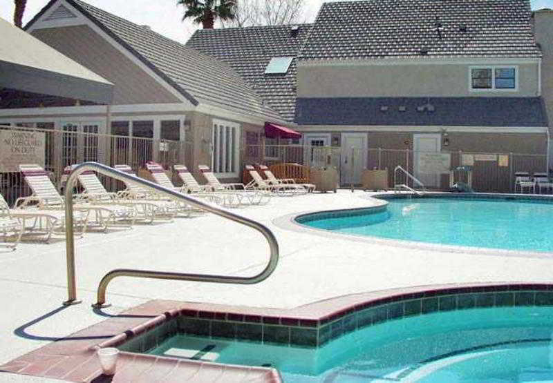 Hotel By Marriott Vegas Convention Center 3*