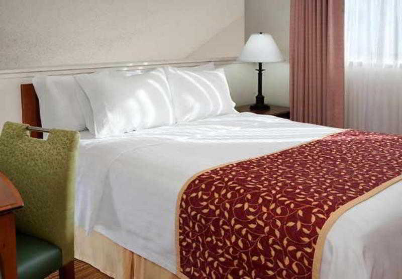 By Marriott Vegas Convention Center