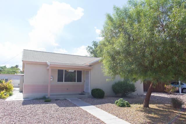 Adorable House Only A Few Miles From The Strip Holiday home
