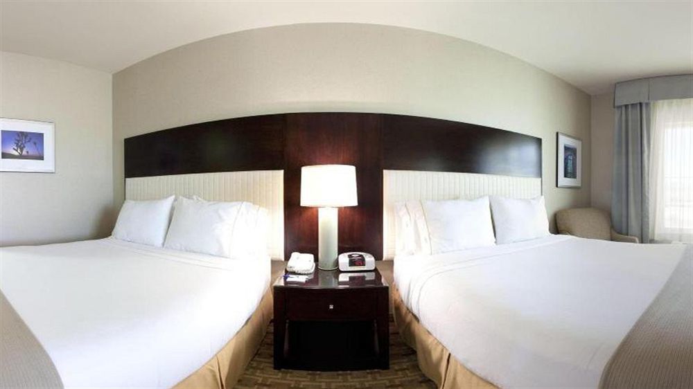 Hotel Express & Vegas Sw Springvalley By Ihg 3*