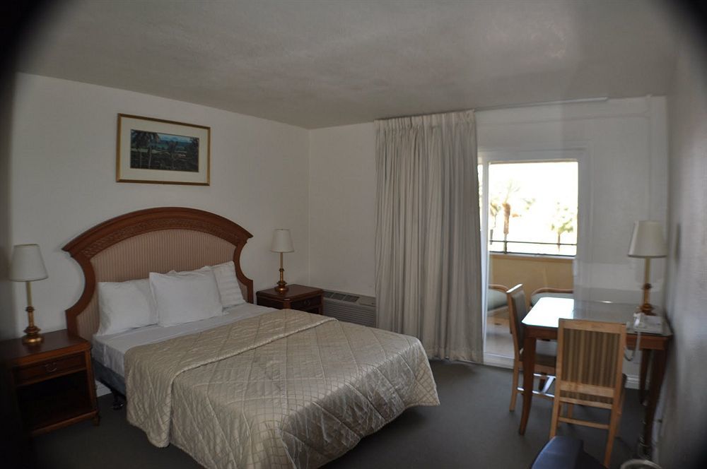 Super 8 By Wyndham Vegas North Strip/fremont St. Area Hotel