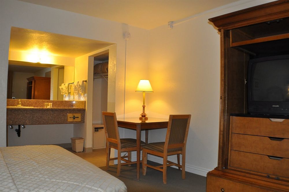 Super 8 By Wyndham Vegas North Strip/fremont St. Area 2*