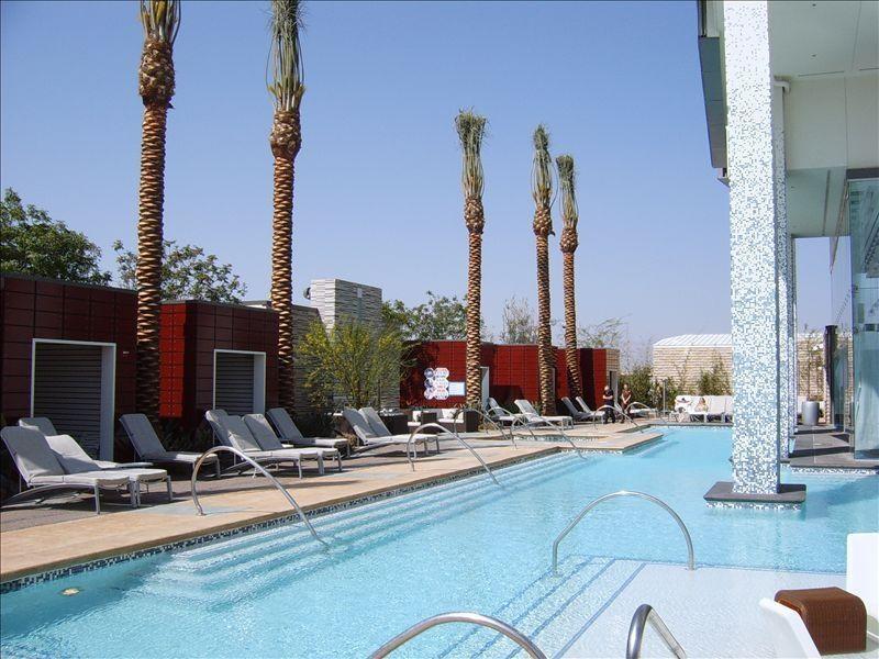 Palms Place With Balcony & Strip View *