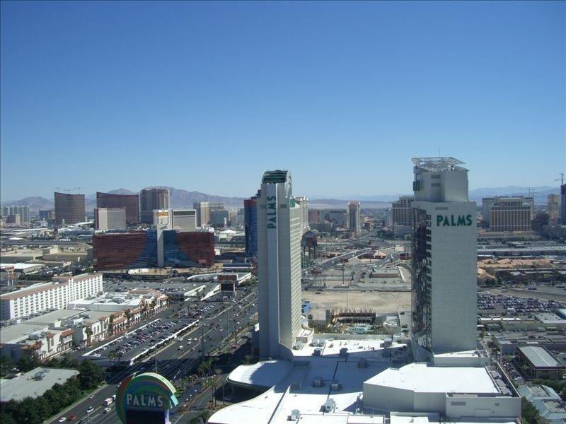 Palms Place With Balcony & Strip View
