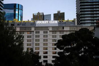 Suites At Jockey Club 3*