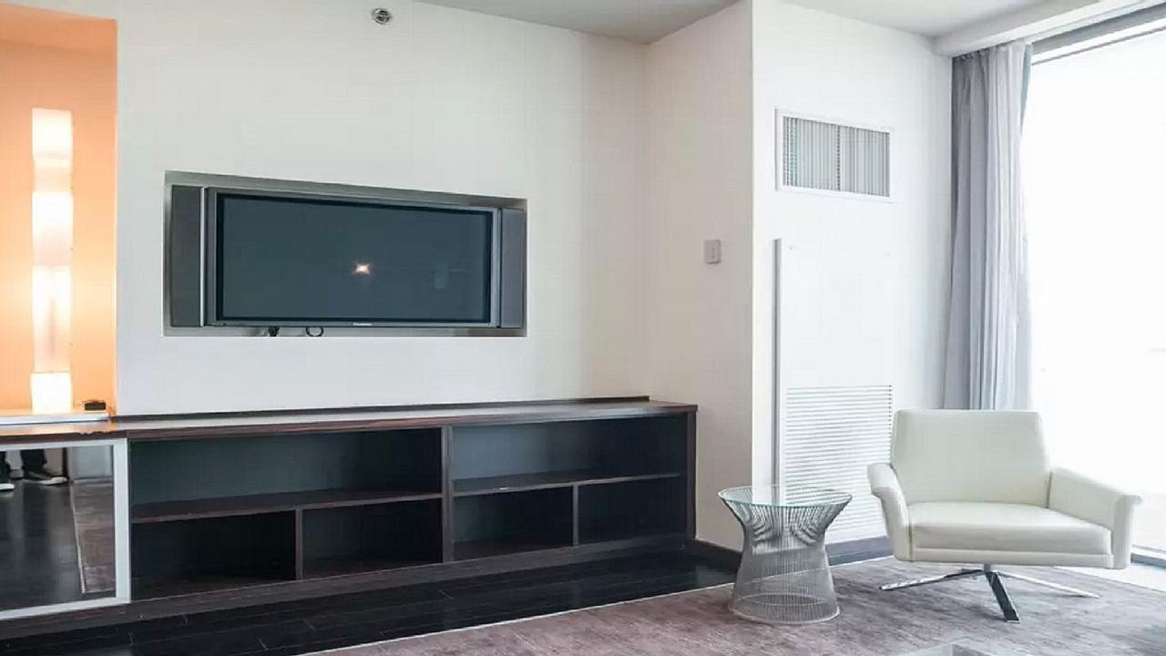 Palms Place With Balcony & Strip View Aparthotel