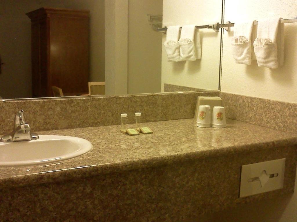Super 8 By Wyndham Vegas North Strip/fremont St. Area 2*