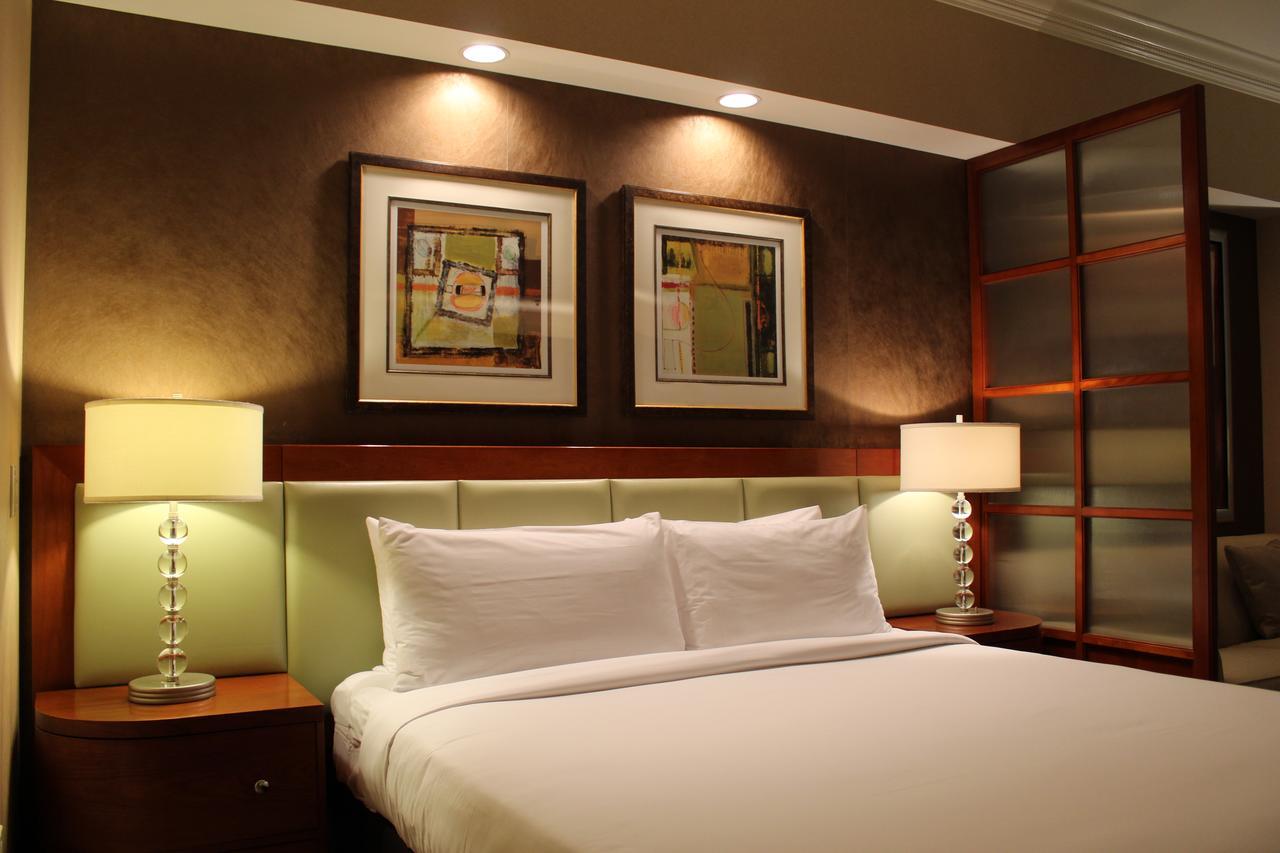 Luxury International At The Signature 4*