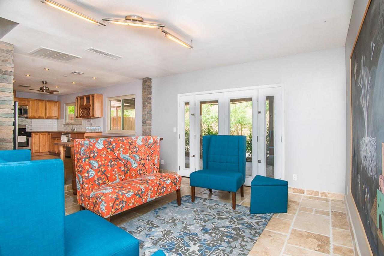 Retro Vegas Utopia 4 Bd Sleeps 14 Apartment *