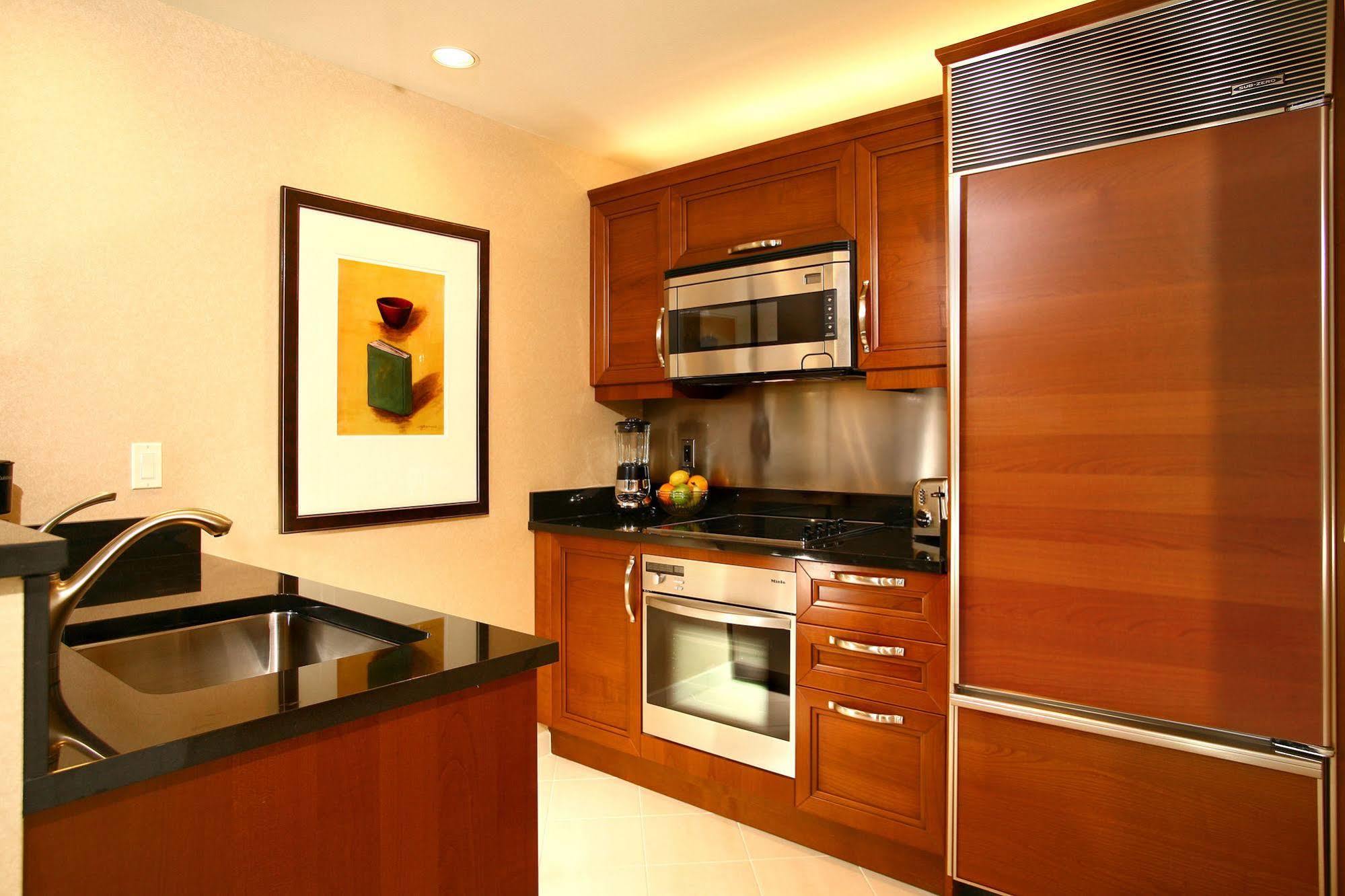 Luxury International At The Signature Las Vegas