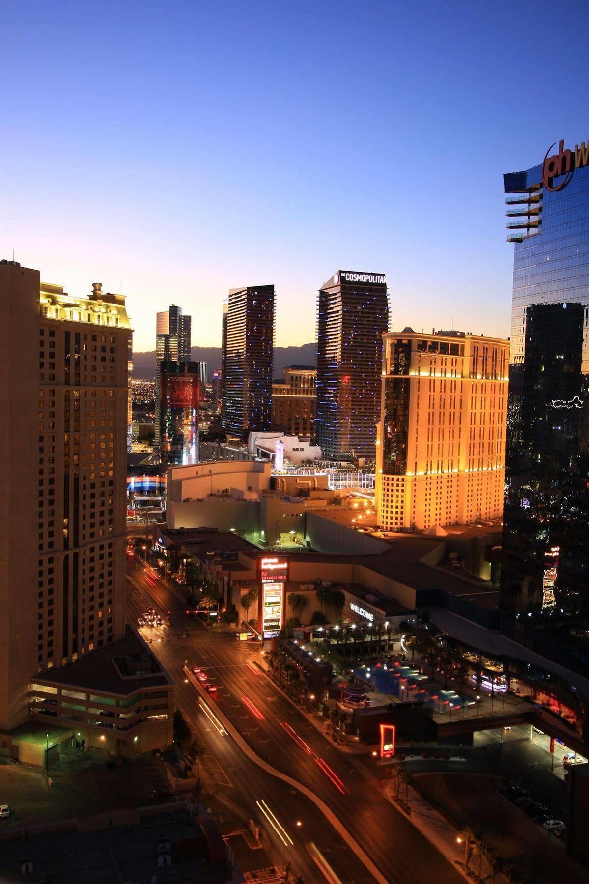 Luxury International At The Signature 4*