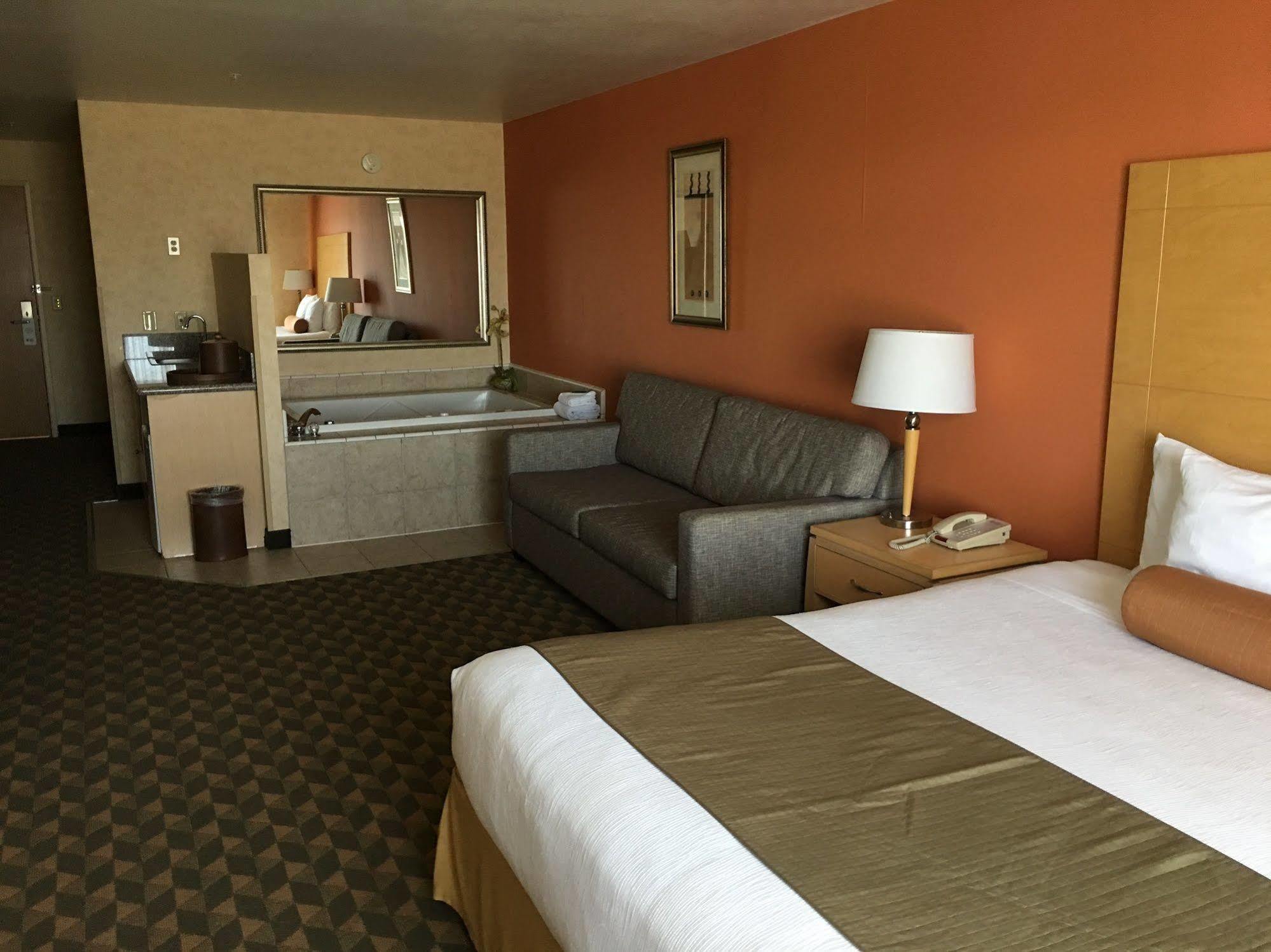 Western North Vegas & Hotel 3*