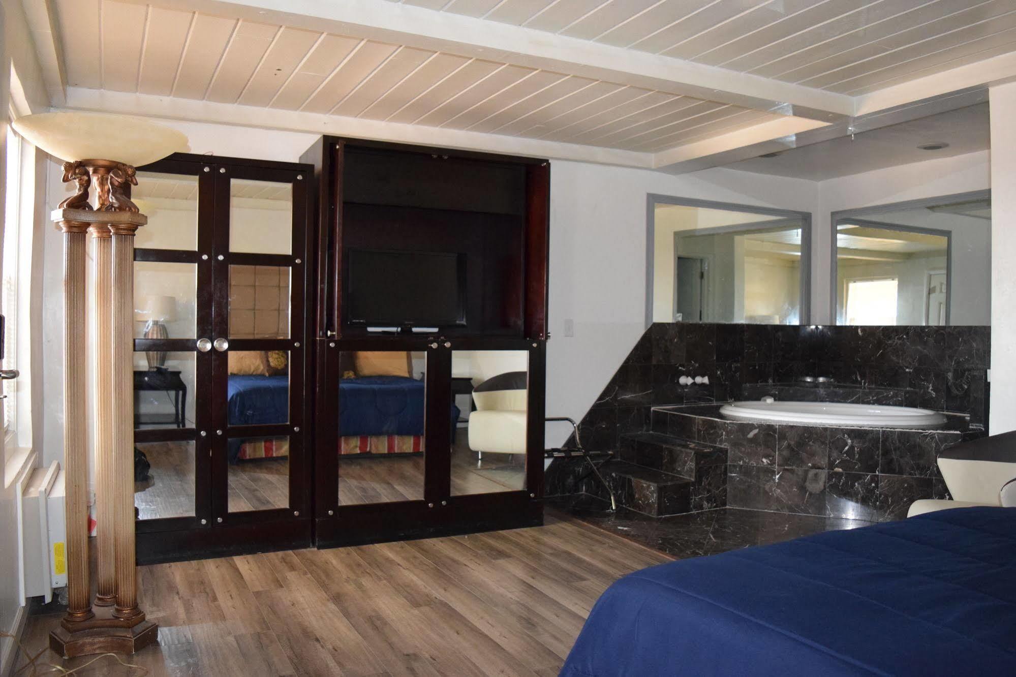 Sterling Gardens Motel 2*