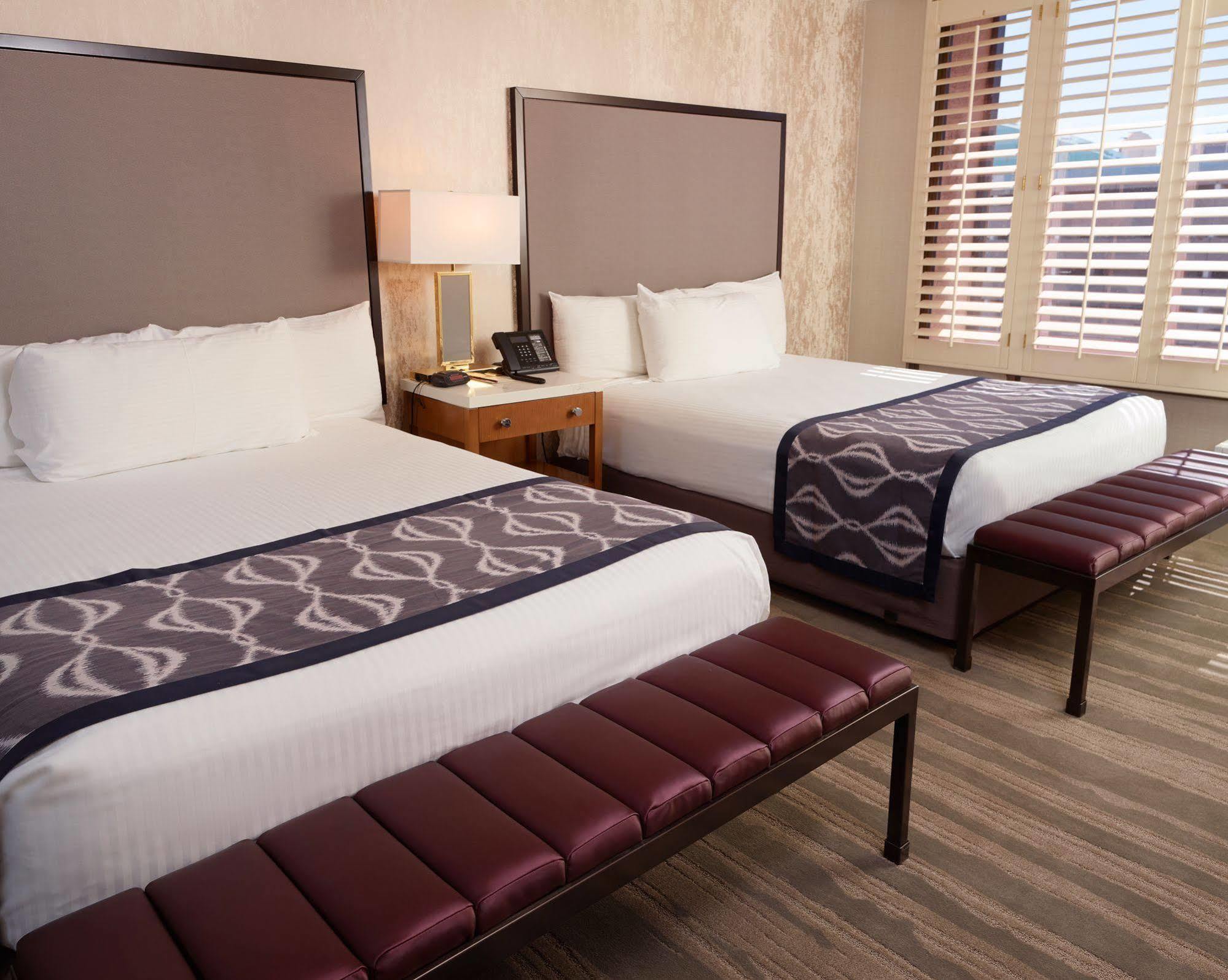 California And Casino Hotel 3*