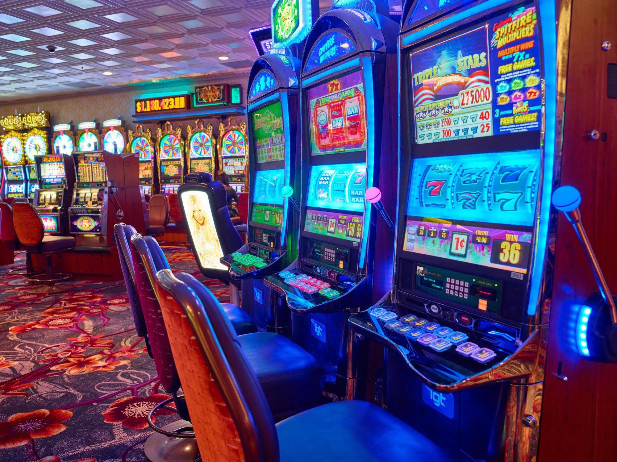 California And Casino Hotel 3*