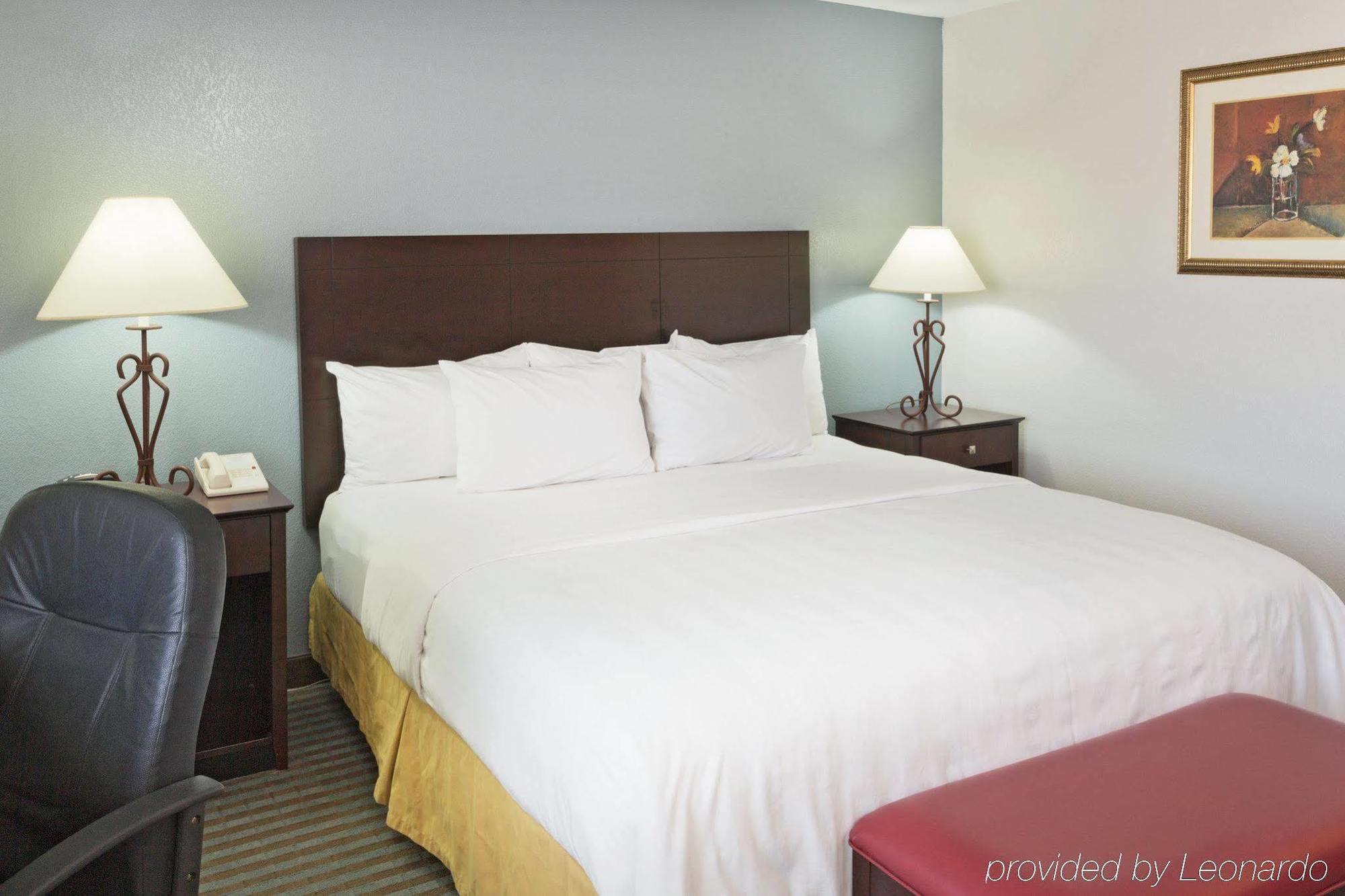 La Quinta & By Wyndham Vegas Nellis Hotel 3*