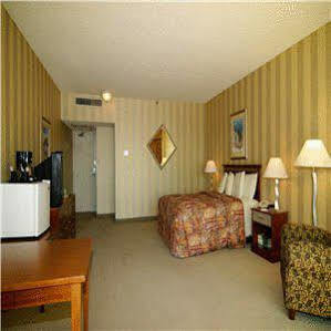 Clarion & Casino Hotel 3*