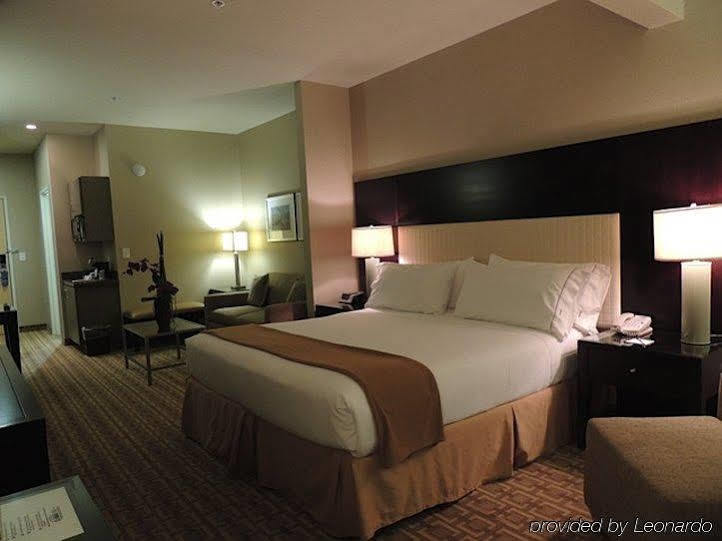 Hotel Express & Vegas Sw Springvalley By Ihg 3*