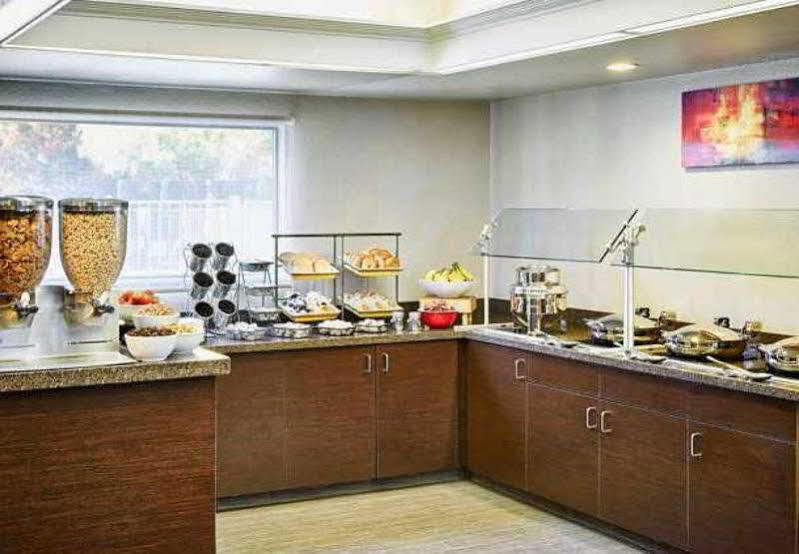 Hotel By Marriott Vegas Convention Center 3*