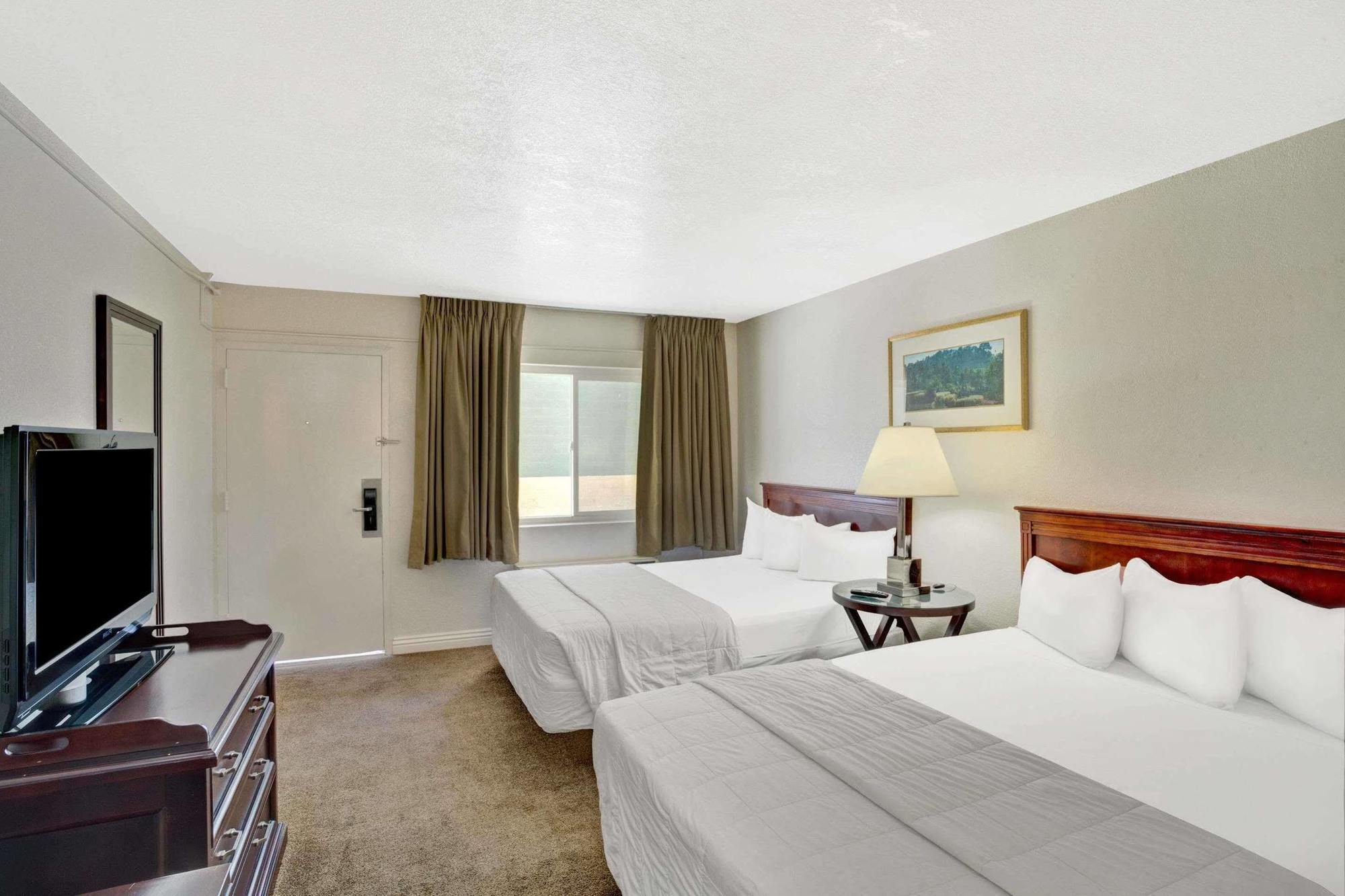 Super 8 By Wyndham Vegas North Strip/fremont St. Area Hotel